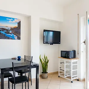 https://appartamento-black-white.it-tuscanyhotel.com