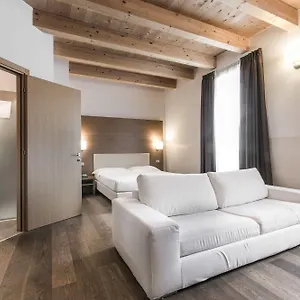 Hotel Opera, Dossobuono